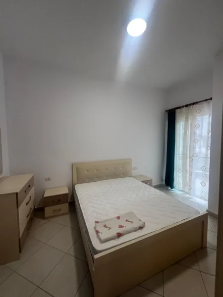 Tirane, jepet me qera apartament 2+1+Ballkon Kati 2, 80 m² 480 € (Rruga Mikel Maruli)