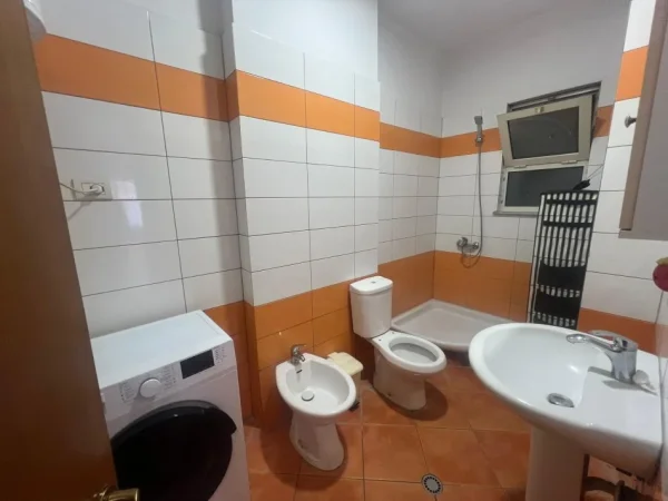 Tirane, jepet me qera apartament 2+1+Ballkon Kati 2, 80 m² 480 € (Rruga Mikel Maruli)