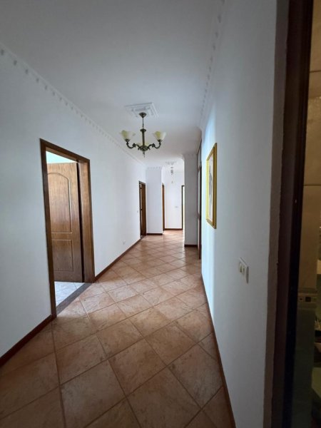 Durres, shitet apartament 3+1 , 153 m² 300.000 € (Vollga)