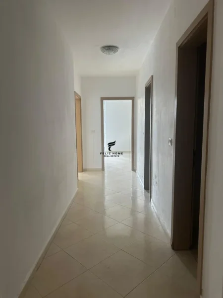 Tirane, jepet me qera zyre Kati 5, 140 m² 1.200 € (VASIL SHANTO)