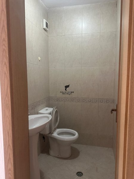 Tirane, jepet me qera zyre Kati 5, 140 m² 1.200 € (VASIL SHANTO)