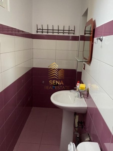 Tirane, jepet me qera ambjent biznesi Kati 2, 155 m² 800 € (Ish Fusha e Aviacionit)