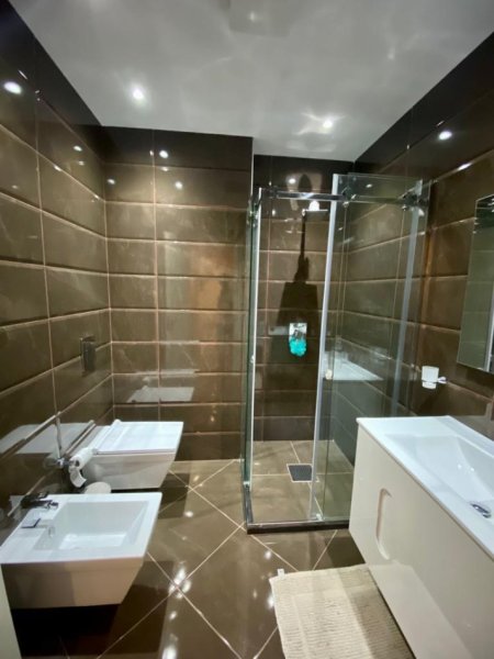 Tirane, jepet me qera Kati 3, 130 m² 1.000 € 