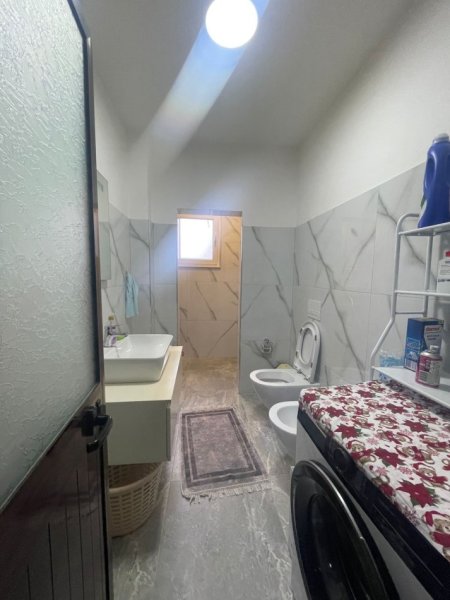 Tirane, jepet me qera apartament 2+1+Aneks Kati 3, 500 € (Rruga Vangjel Capo)