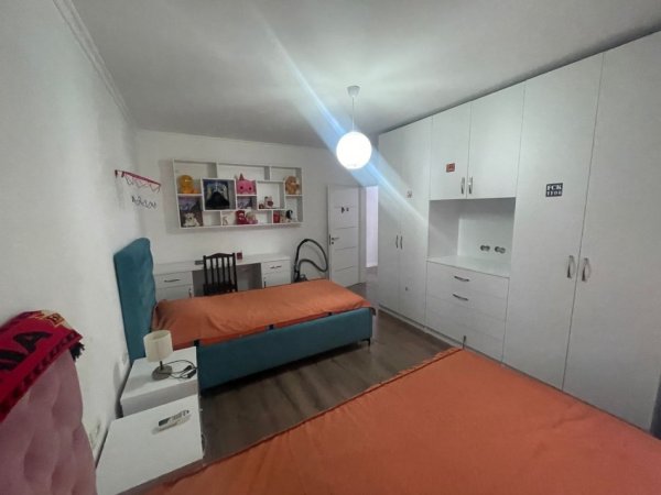 Tirane, jepet me qera apartament 2+1+Aneks Kati 3, 500 € (Rruga Vangjel Capo)