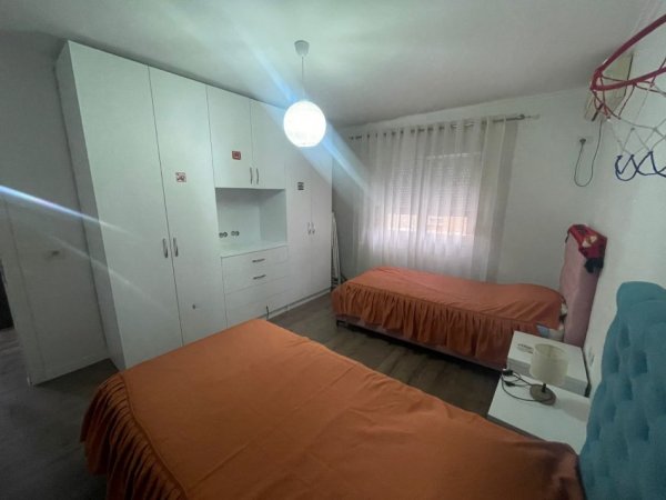 Tirane, jepet me qera apartament 2+1+Aneks Kati 3, 500 € (Rruga Vangjel Capo)
