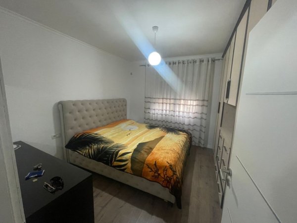 Tirane, jepet me qera apartament 2+1+Aneks Kati 3, 500 € (Rruga Vangjel Capo)