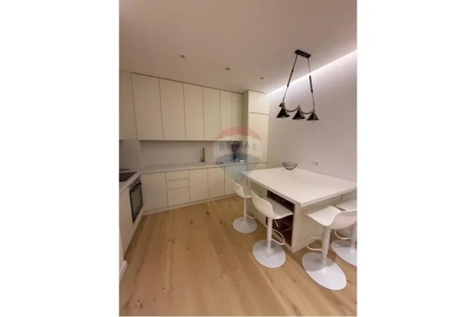 Tirane, jepet me qera apartament 2+1+Ballkon , 89 m² 700 € (rruga Teodor Keko)