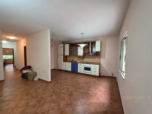 Tirane, shitet apartament 2+1+Ballkon Kati 2, 118 m² 320.000 € (Komuna e Parisit)