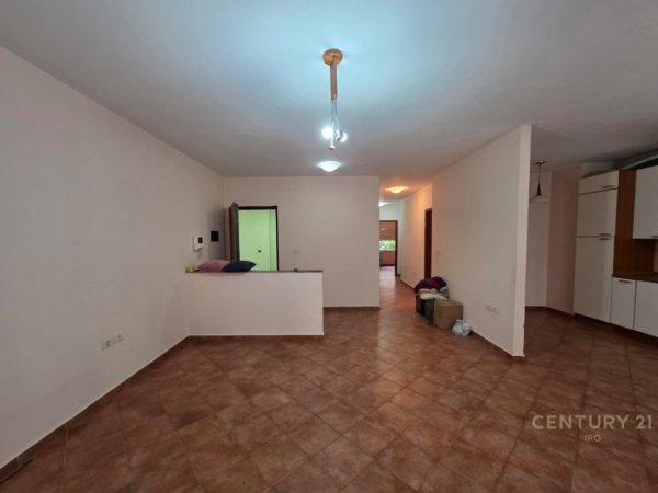 Tirane, shitet apartament 2+1+Ballkon Kati 2, 118 m² 320.000 € (Komuna e Parisit)