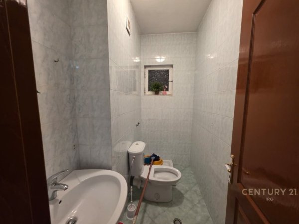 Tirane, shitet apartament 2+1+Ballkon Kati 2, 118 m² 320.000 € (Komuna e Parisit)