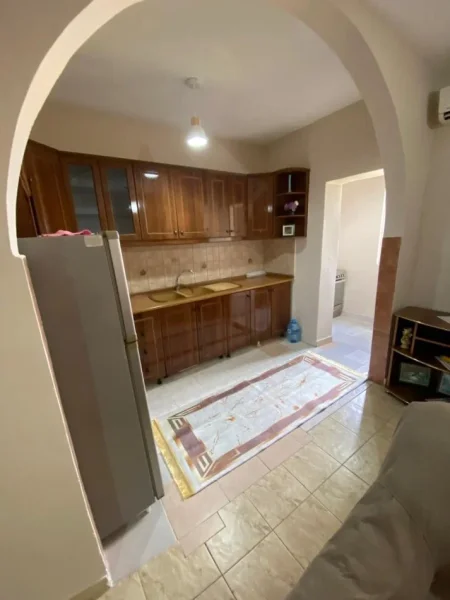 Tirane, jepet me qera apartament 2+1 Kati 5, 650 € 