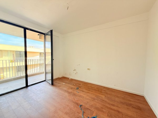 Tirane, shitet apartament 3+1+Ballkon Kati 13, 126 m² (GOLDEN TOWER, MINEPEZA)