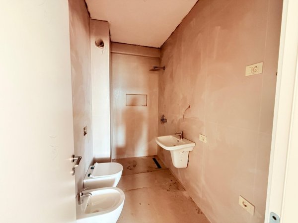 Tirane, shitet apartament 3+1+Ballkon Kati 13, 126 m² (GOLDEN TOWER, MINEPEZA)