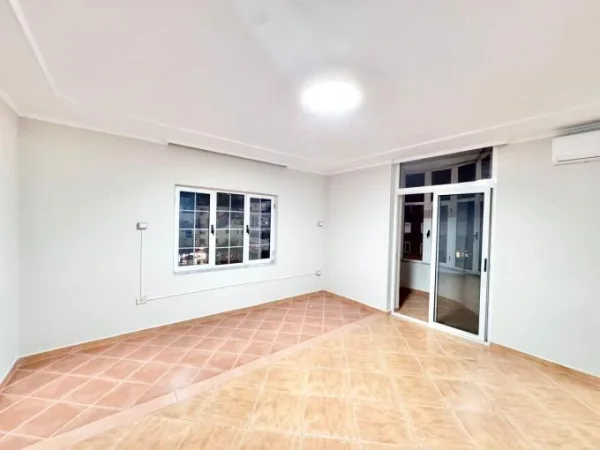 Tirane, jepet me qera apartament 4+1+Aneks+Ballkon Kati 4, 178 m² 1.700 € (blloku)