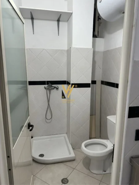 Tirane, jepet me qera dyqan Kati 0, 38 m² 550 € (SHESHI WILLSON)