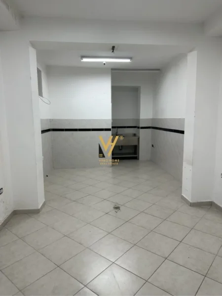 Tirane, jepet me qera dyqan Kati 0, 38 m² 550 € (SHESHI WILLSON)