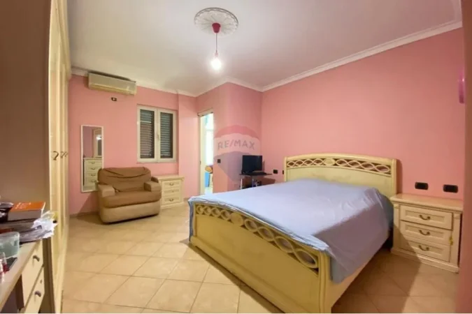 Tirane, jepet me qera apartament 2+1+Aneks+Ballkon , 131 m² 700 € (Rruga Kristo Luarasi)