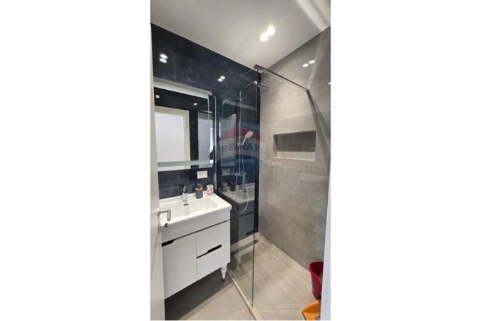 Tirane, jepet me qera apartament 2+1+Aneks+Ballkon , 120 m² 1.000 € (Liqeni i thate)