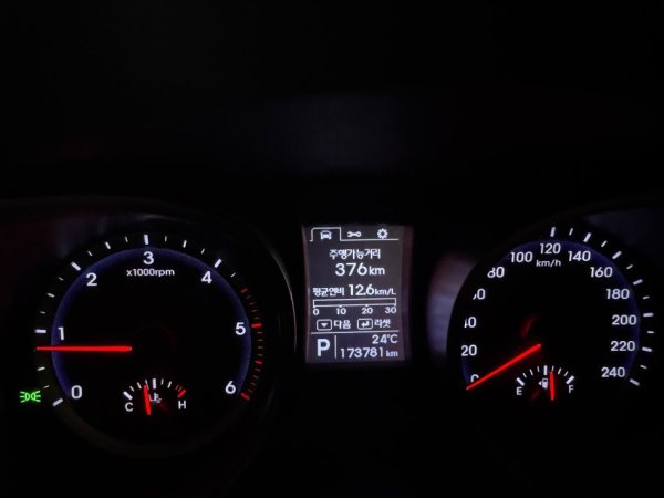 Tirane, shitet SUV Hyundai Santa Fe eVGT Nafte, gri metalizato automatik Klima 173.000 km 9.999 €