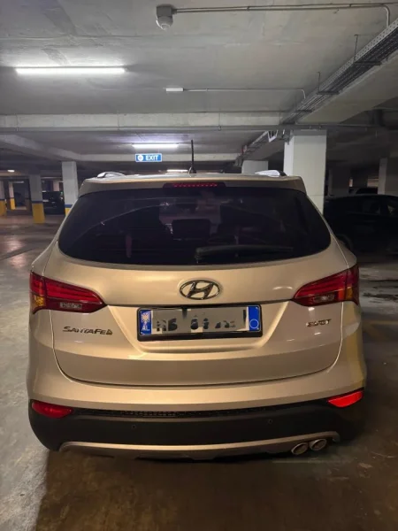 Tirane, shitet SUV Hyundai Santa Fe eVGT Nafte, gri metalizato automatik Klima 173.000 km 9.300 €