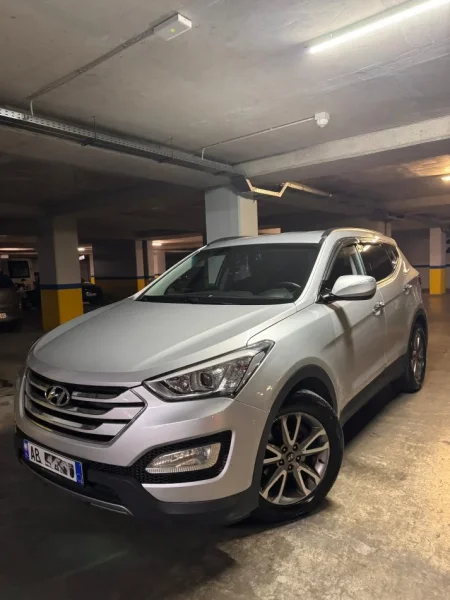 Tirane, shitet SUV Hyundai Santa Fe eVGT Nafte, gri metalizato automatik Klima 173.000 km 9.300 €