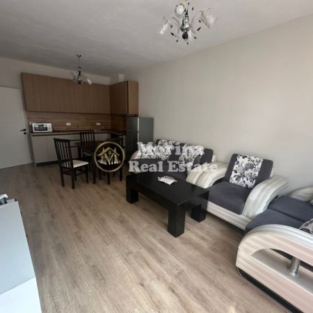 Tirane, jepet me qera apartament 1+1+Ballkon Kati 4, 69 m² 350 € (Kamez)