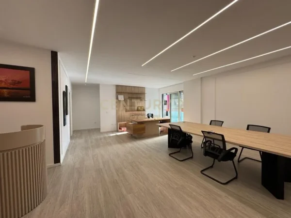 Tirane, shes apartament 2+1 Kati 8, 145 m² 550.000 € 