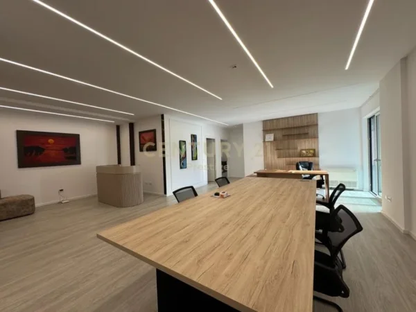 Tirane, shes apartament 2+1 Kati 8, 145 m² 550.000 € 