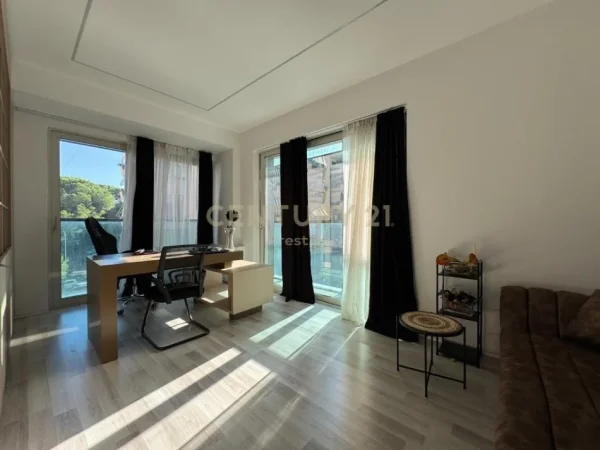 Tirane, shes apartament 2+1 Kati 8, 145 m² 550.000 € 