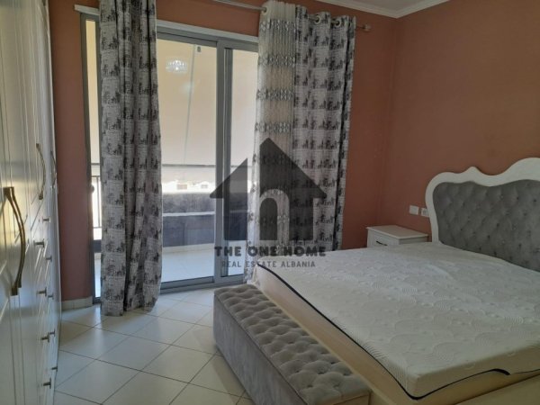 Tirane, jepet me qera apartament 2+1+Ballkon Kati 4, 99 m² 500 € (FRESKU)