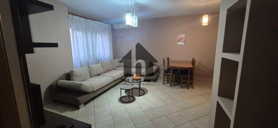Tirane, jepet me qera apartament 2+1+Ballkon Kati 5, 90 m² 600 € (ISH - PARKU AUTOBUZAVE)