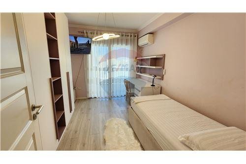 Tirane, jepet me qera apartament 2+1 Kati 7, 123 m² 1.350 € (Rruga Vaso Pasha Libri Universitar, Tiranë)