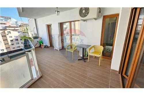 Tirane, jepet me qera apartament 2+1 Kati 7, 123 m² 1.350 € (Rruga Vaso Pasha Libri Universitar, Tiranë)