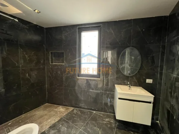 Tirane, shitet apartament 3+1+Aneks+Ballkon Kati 4, 132 m² 200.000 € (Unaza e Re)