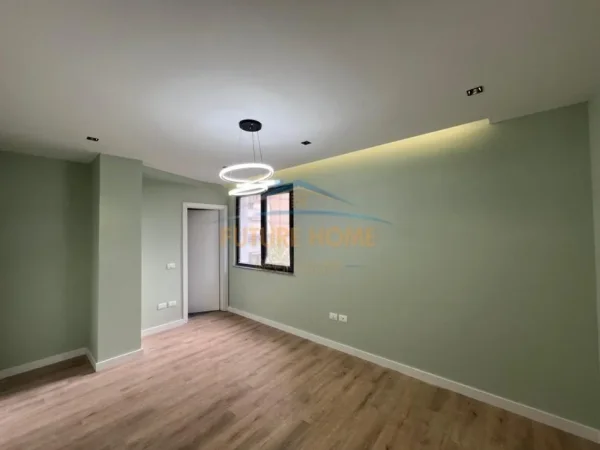 Tirane, shitet apartament 3+1+Aneks+Ballkon Kati 4, 132 m² 200.000 € (Unaza e Re)