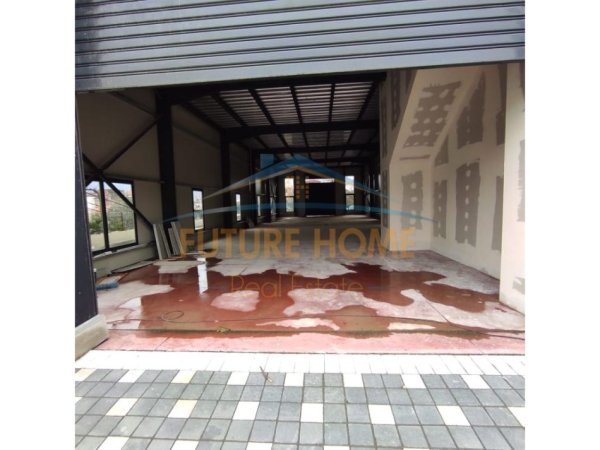 Tirane, shitet magazine Kati 0, 460 m² 450.000 € (Mezez)