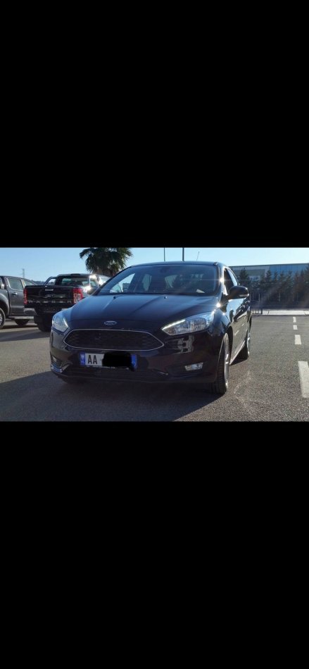 Tirane, shitet makine  Ford Focus Nafte, e zeze automatik Klima 105.000 km 9.000 €