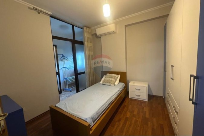 Tirane, shitet apartament 3+1 Kati 3, 299.000 € (Rruga Him Kolli, Tiranë)
