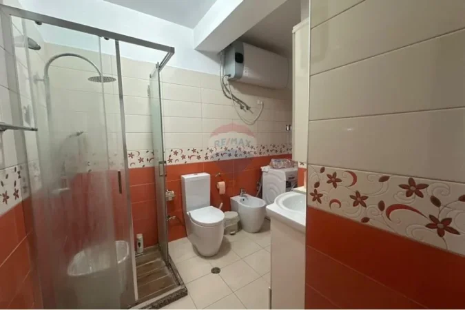 Tirane, shitet apartament 3+1 Kati 3, 299.000 € (Rruga Him Kolli, Tiranë)