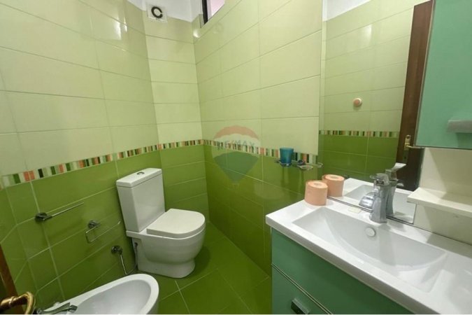 Tirane, shitet apartament 3+1 Kati 3, 299.000 € (Rruga Him Kolli, Tiranë)