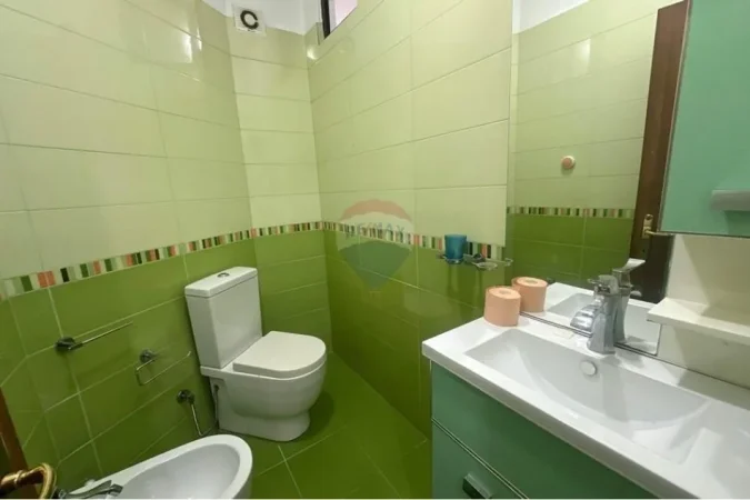 Tirane, shitet apartament 3+1 Kati 3, 299.000 € (Rruga Him Kolli, Tiranë)