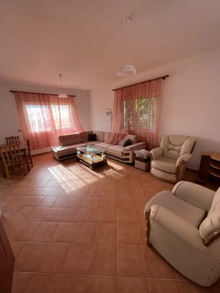 Tirane, jepet me qera Vile 2+1+Ballkon Kati 1, 100 m² 40.000 mij lek
