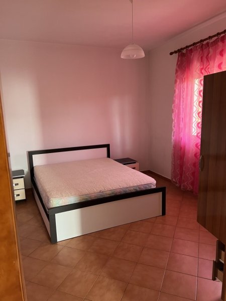 Tirane, jepet me qera Vile 2+1+Ballkon Kati 1, 100 m² 40.000 mij lek