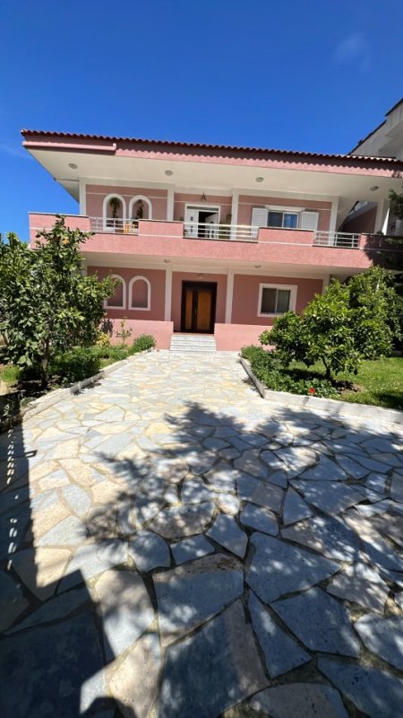 Tirane, jepet me qera Vile 2+1+Ballkon Kati 1, 100 m² 40.000 mij lek