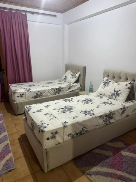 Tirane, jepet me qera Vile 3+1 Kati 3, 100 m² 450 € (Rruga Tonin harapi)