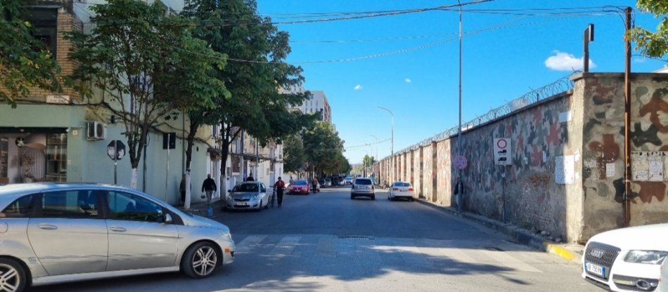 Tirane, jepet me qera apartament për BIZNES Kati 1, 88 m² (Oxhaku)