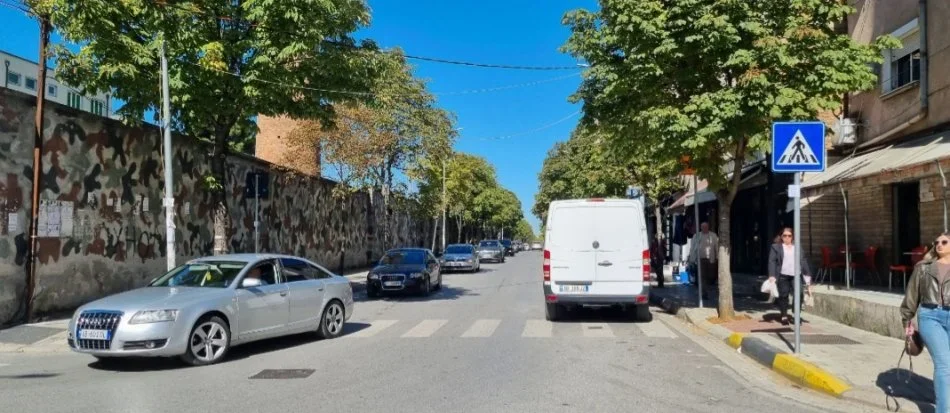 Tirane, jepet me qera apartament për BIZNES Kati 1, 88 m² (Oxhaku)