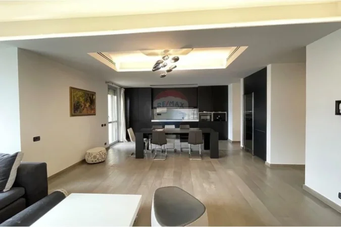Tirane, jap me qera zyre Kati 11, 220 m² 2.000 € (Rruga Abdi Toptani, Tiranë)