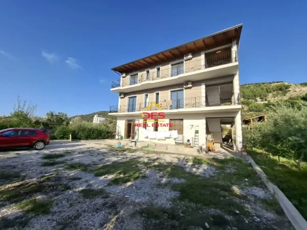 Vlore, jepet me qera hotel Kati 3, 200 m² 36.000 € (Çentrale)